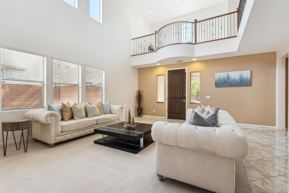 Pinnacle Breeze-private Backyard-mins to Six Flags
