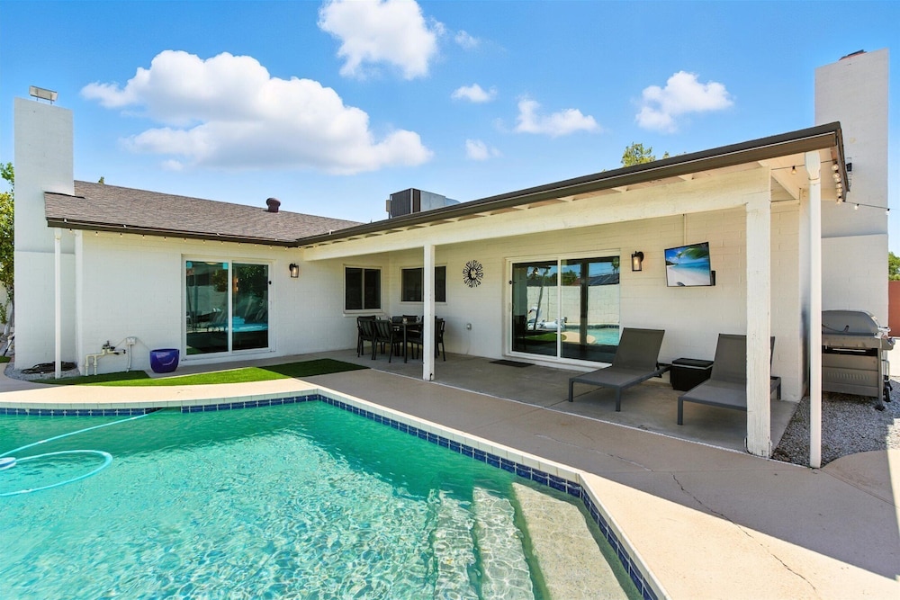 Greenway Getaway - Private Pool - North Scottsdale