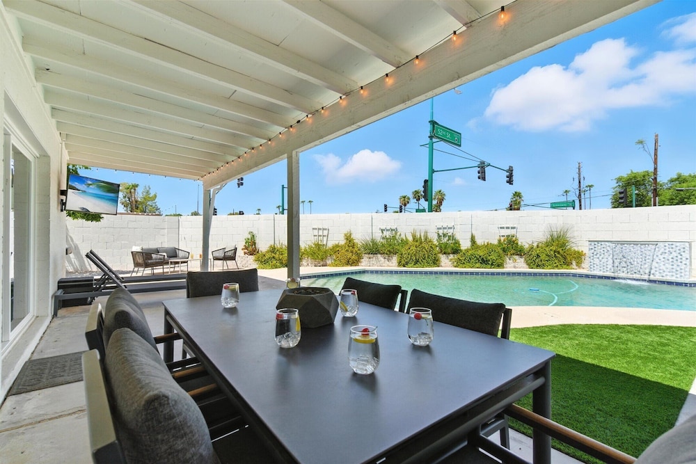 Greenway Getaway - Private Pool - North Scottsdale