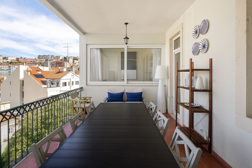 Luxury Lisbon Penthouse: Designer Decor & Epic Views