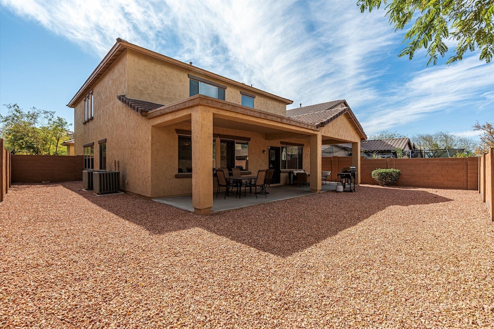 Pinnacle Breeze-private Backyard-mins to Six Flags