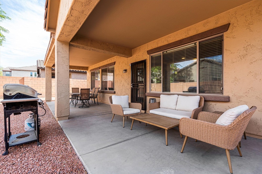 Pinnacle Breeze-private Backyard-mins to Six Flags