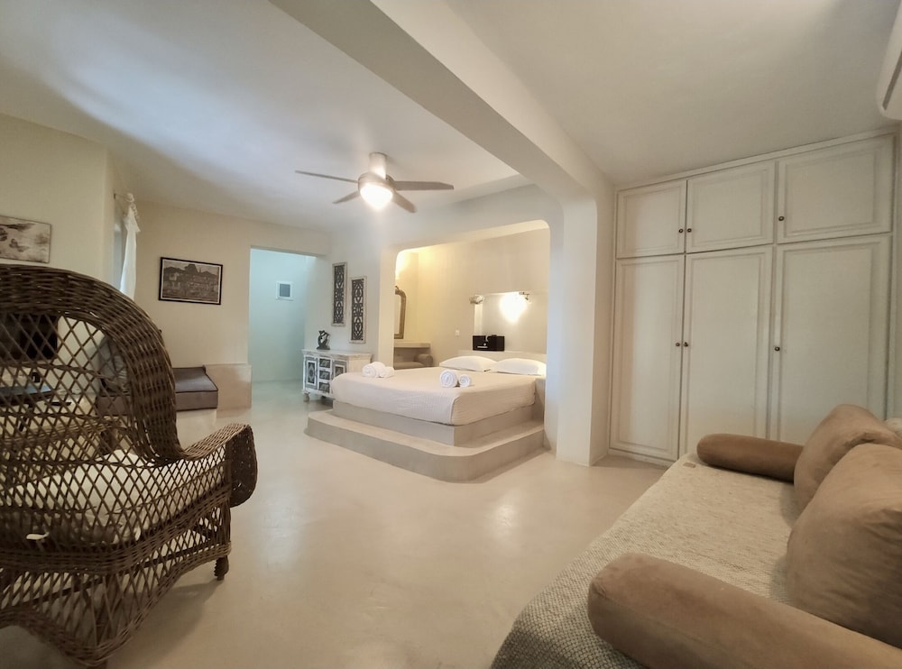 Porto Koundouros Beach and Villas