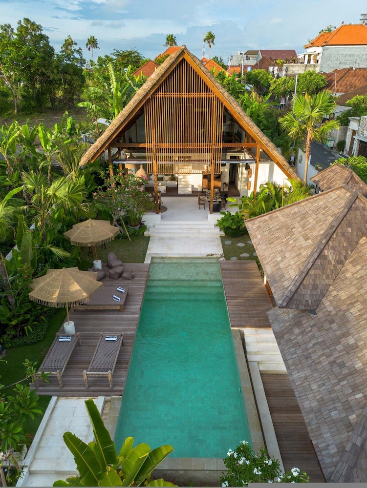 Villa Chempaka by Alfred in Bali - New Luxe Tropical 4BR Dream Villa in Canggu