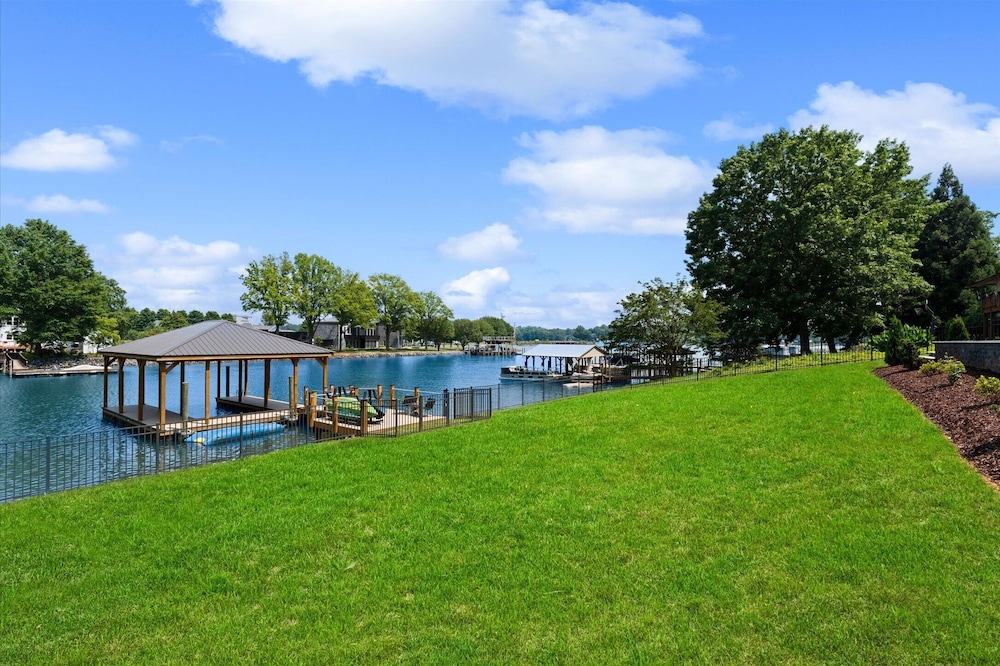 Elysian Shores W/heated Pool & Optional Boat Rental