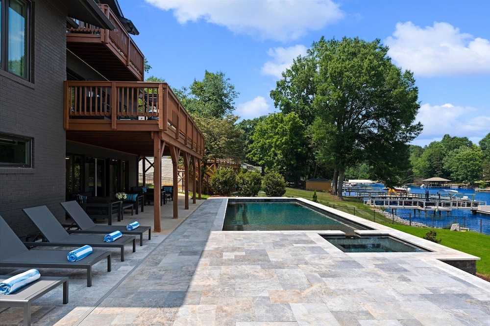 Elysian Shores W/heated Pool & Optional Boat Rental