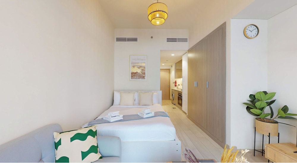 PVH - Cozy Studio in Azizi Riviera