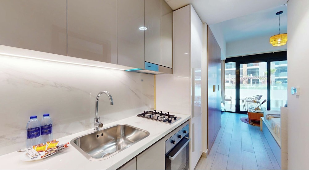 PVH - Cozy Studio in Azizi Riviera