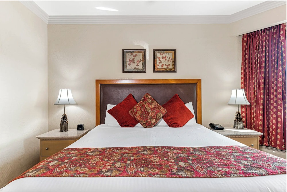 Enjoy the Ridge Tahoe Two-bedroom Lock-off for a Family of 6