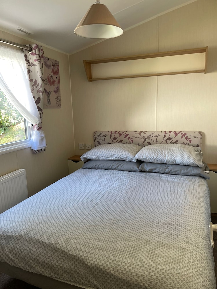 Caravan - Sleeps 6 & Parking view 3
