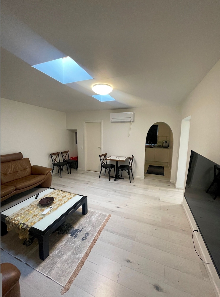 Cozy Backhouse With Large Private Garden