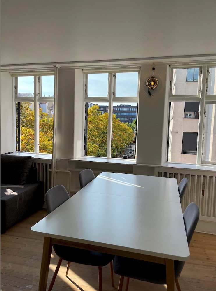Elegant Apartment In Central