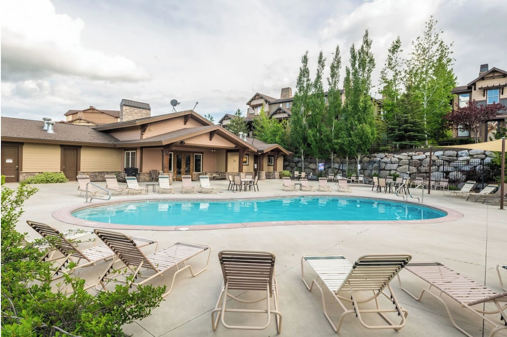 Jordanelle Retreats by Luxury Mountain