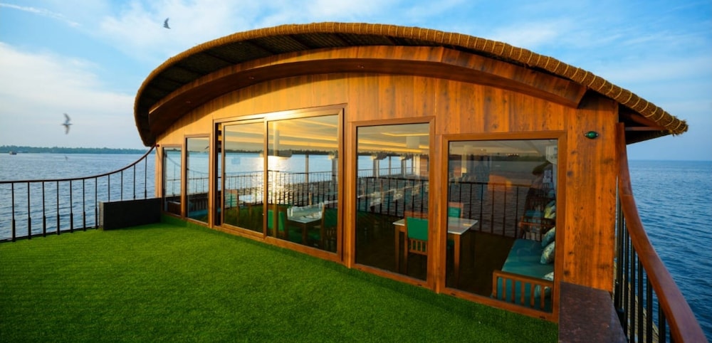 Elegant Boathouse