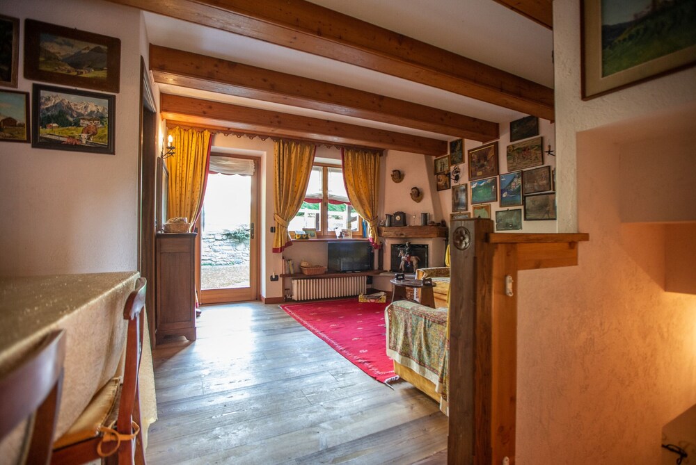 JOIVY Charming Flat W/Mountain View view 4