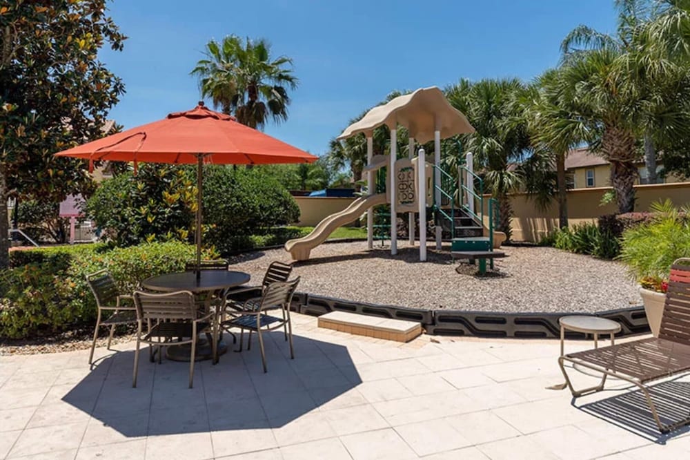 3132 CA - Charming Townhome Retreat