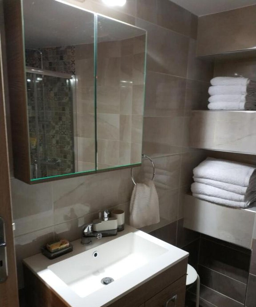 Alimos Modern Retreat Near the Beach
