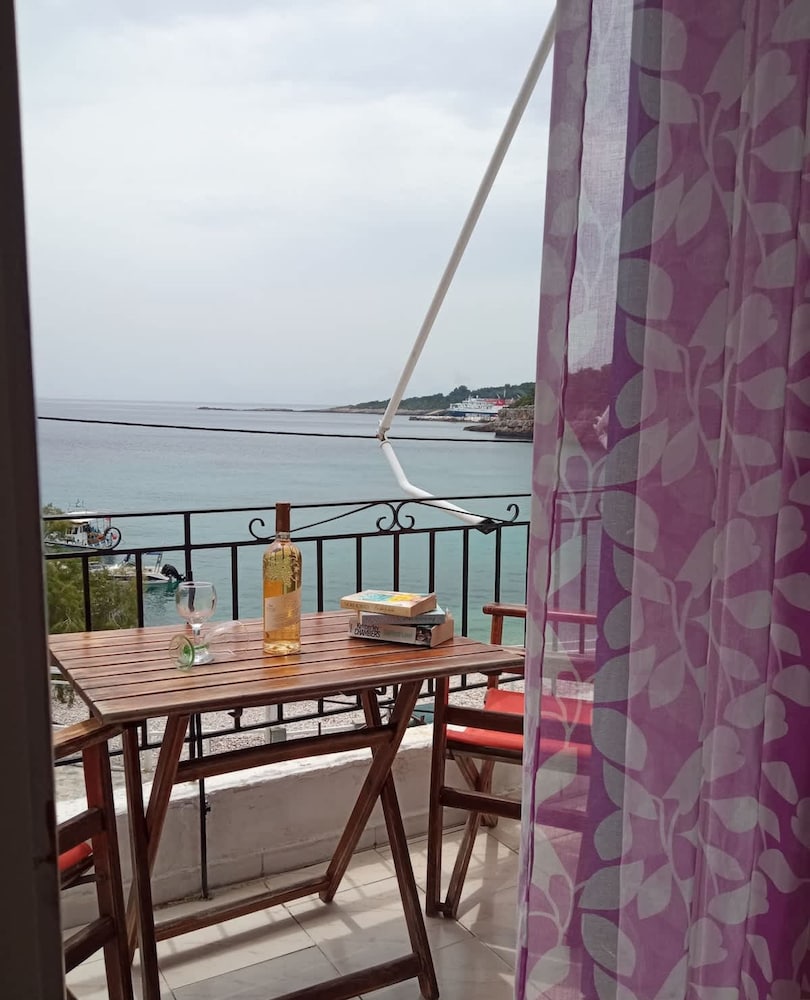 Alonnisos Beachfront Getaway - Cozy Summer Gem
