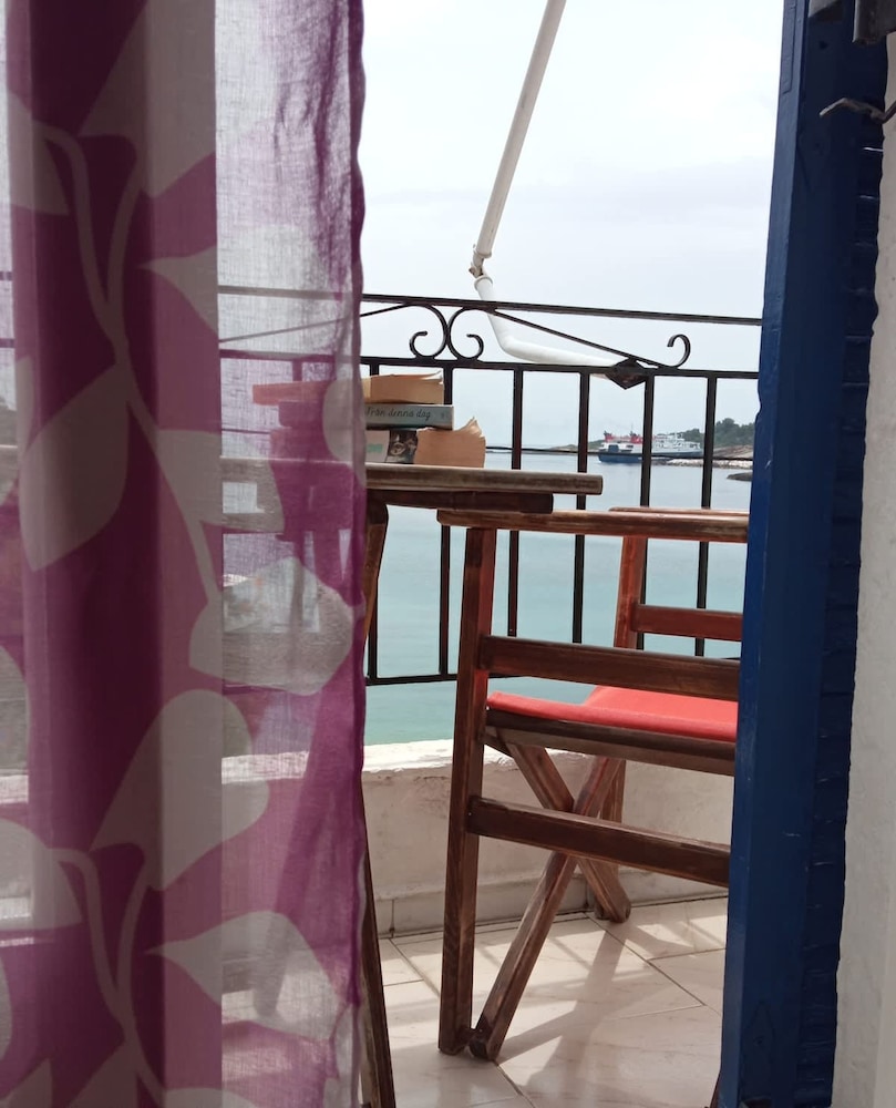 Alonnisos Beachfront Getaway - Cozy Summer Gem