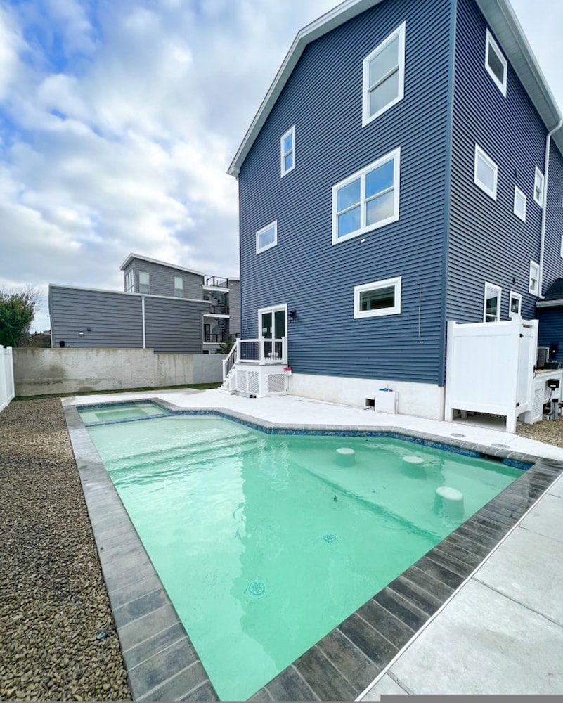 6BR Heated Pool Hot Tub Game Room Elevator