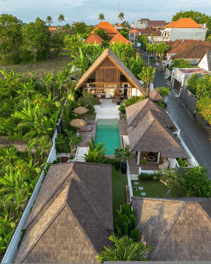 Villa Chempaka by Alfred in Bali - New Luxe Tropical 4BR Dream Villa in Canggu
