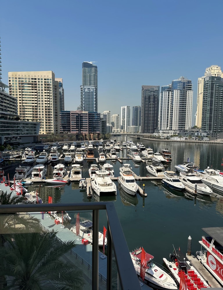 Luxurious Waterfront Stay at Al Majara Dubai Marina