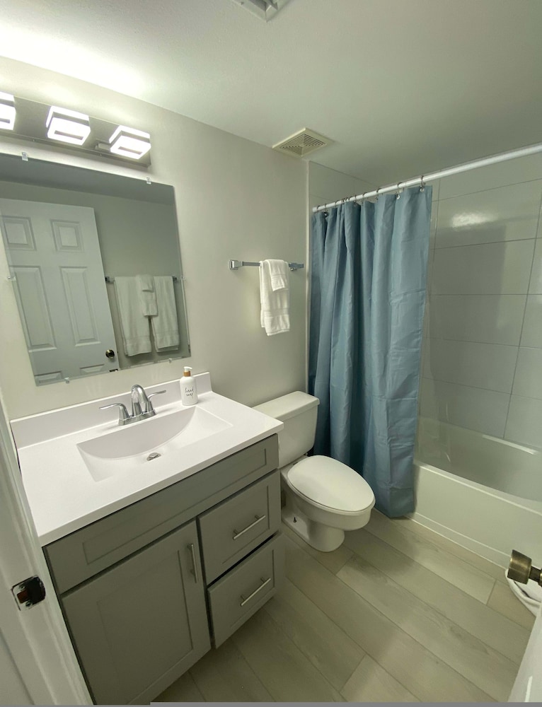 Oceanfront Condo on Seven Mile Beach