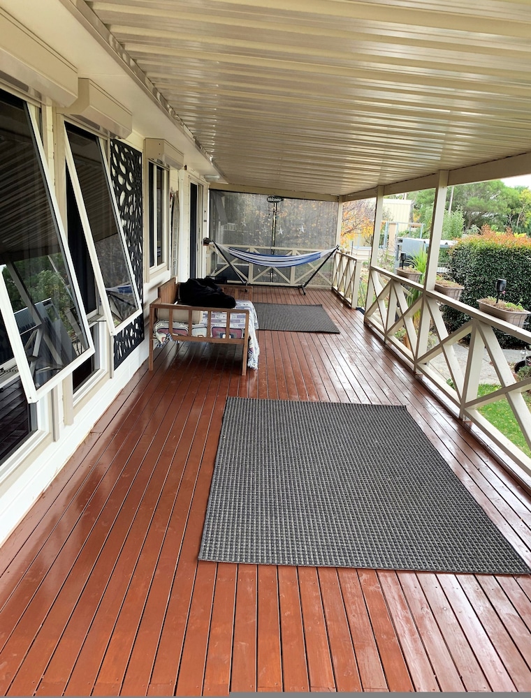 Milang Lakefront Retreat
