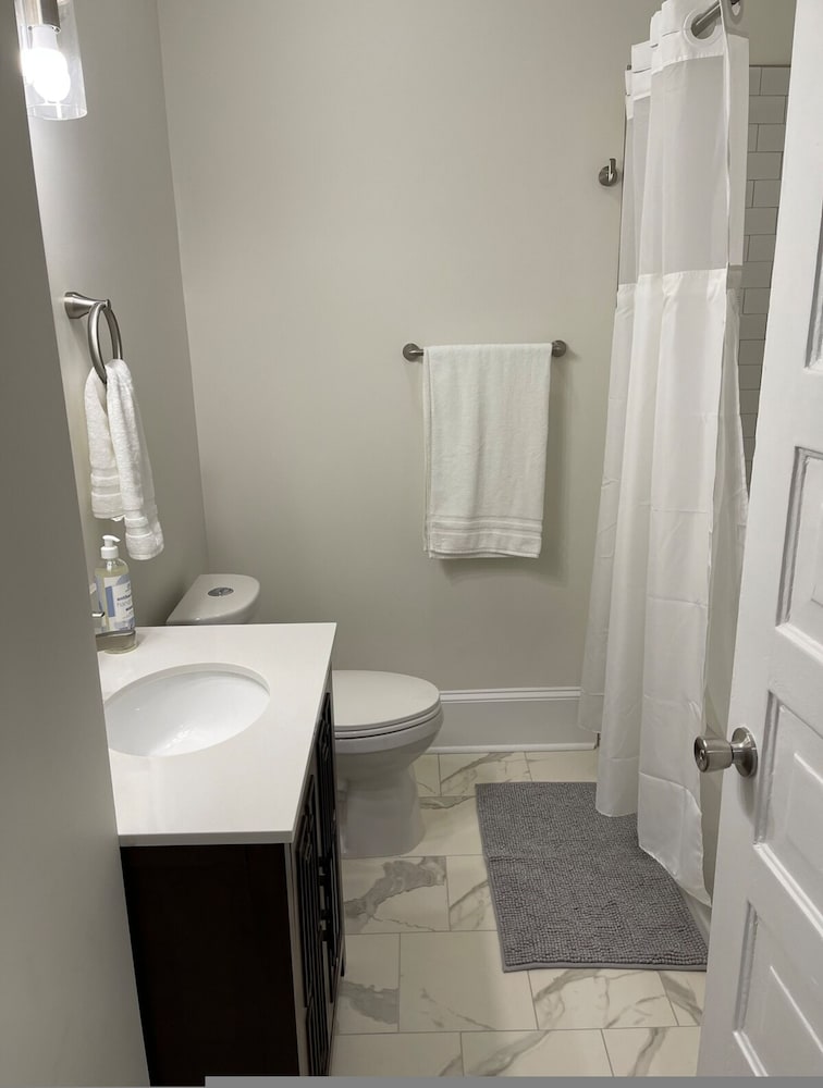 Walk to Duke Campus 1 Bedroom in Trinity Park