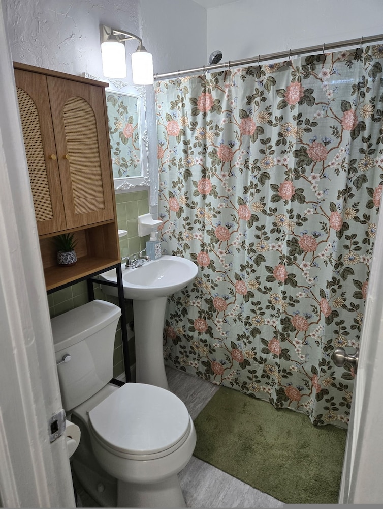 Classic 2BR Home Near Tinker AFB With Cozy Charm