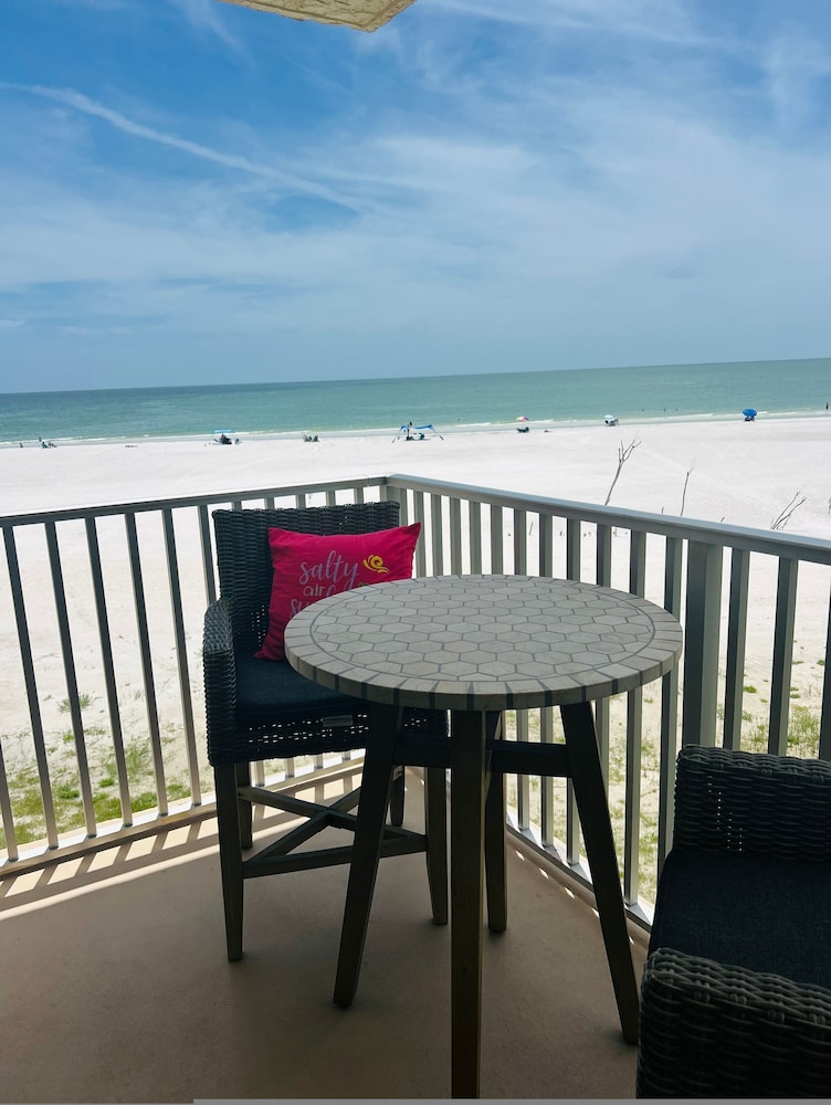 Oceanfront Views Balcony Sunsets