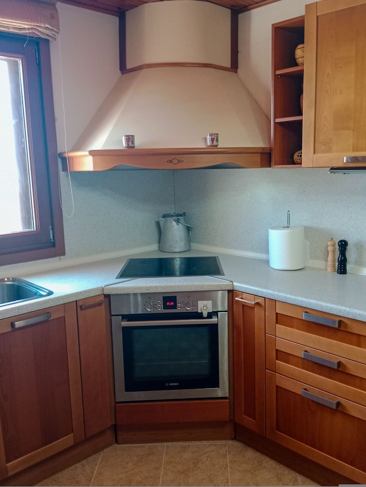 Tsampika s Traditional Stone Cottage in Siana