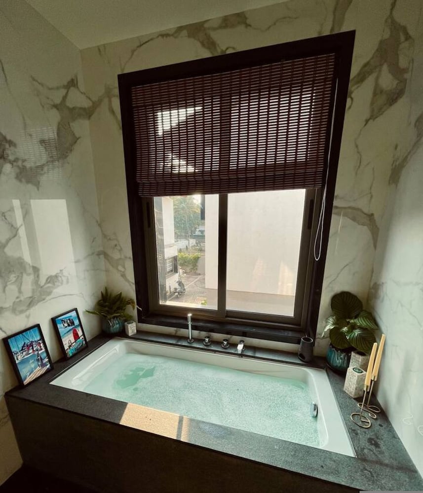 Luxe 3bhk Villa Kosha Pvt Pool - 2km to Beach