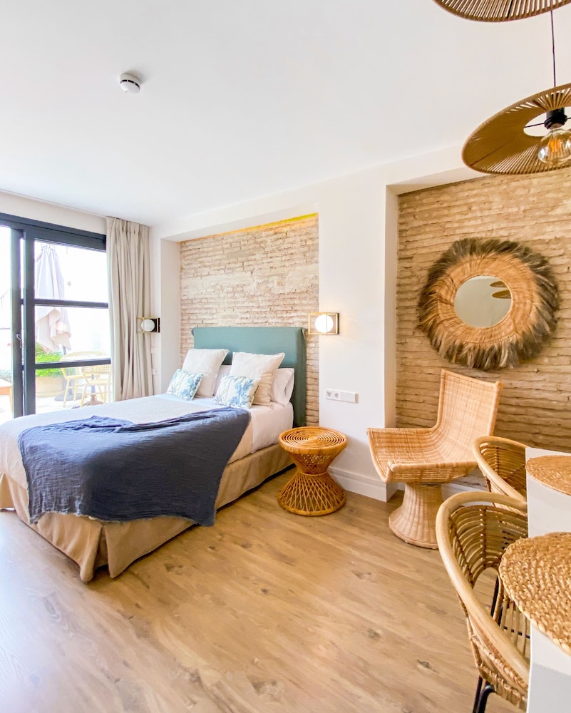 Honest Sevilla Hotel 30
