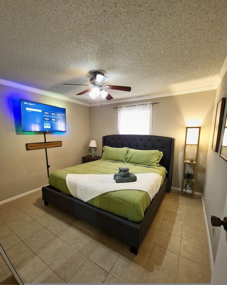 Quiet Stylish Retreat - Near NRG at TX MED Cntr