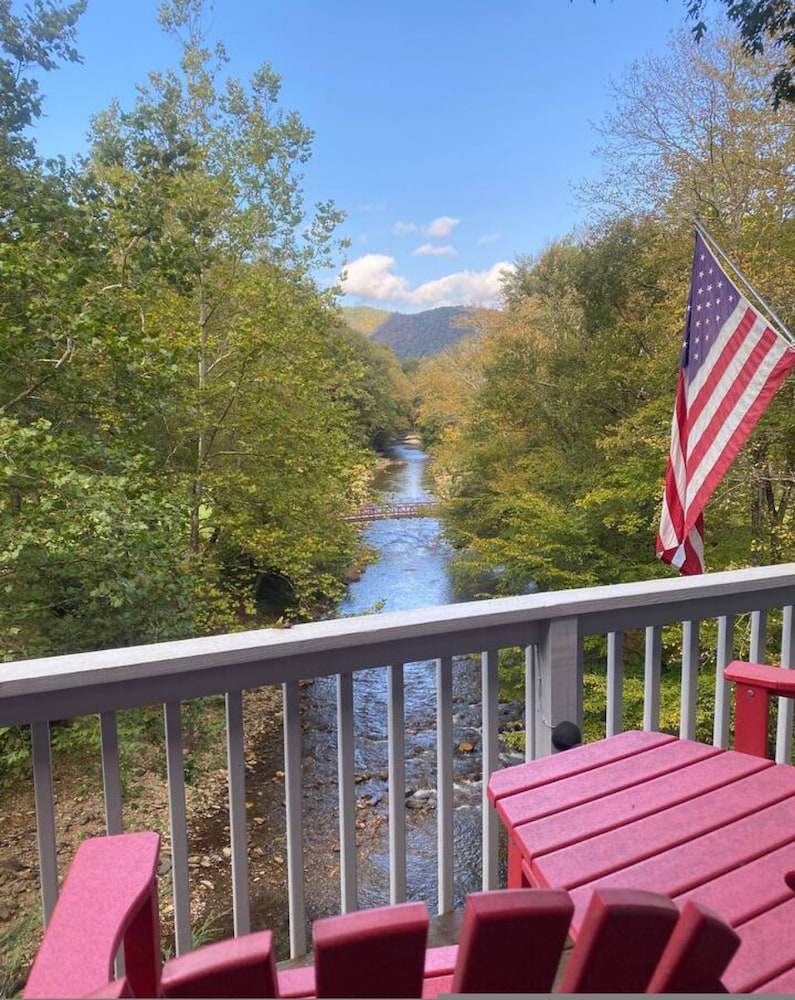 5 BR House- Mt Mitchell Golf Course on the River