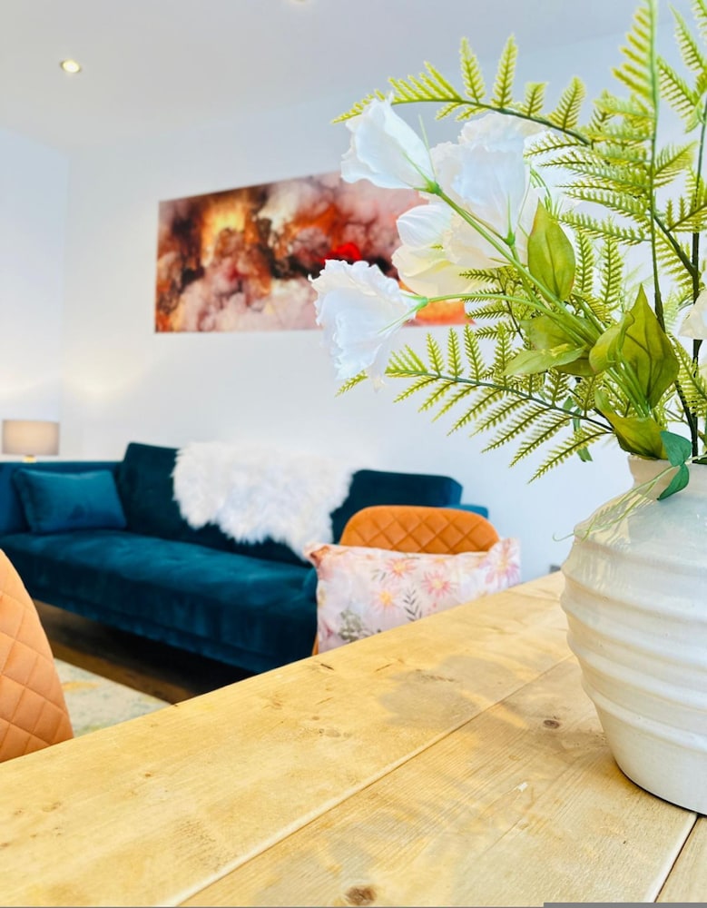 Gorgeous Serene Spacious Luxury Apartment 2 Bedrooms Sleeps 6