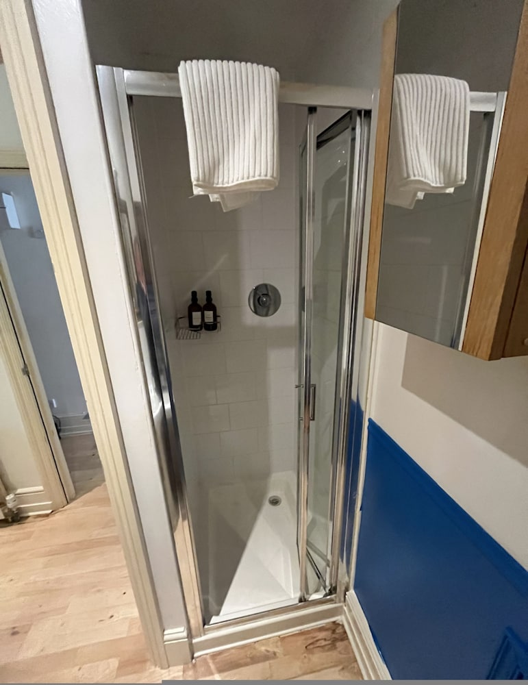Newly Refurbished - Awesome 3 Bedroom Notting Hill Very Central With a Balcony