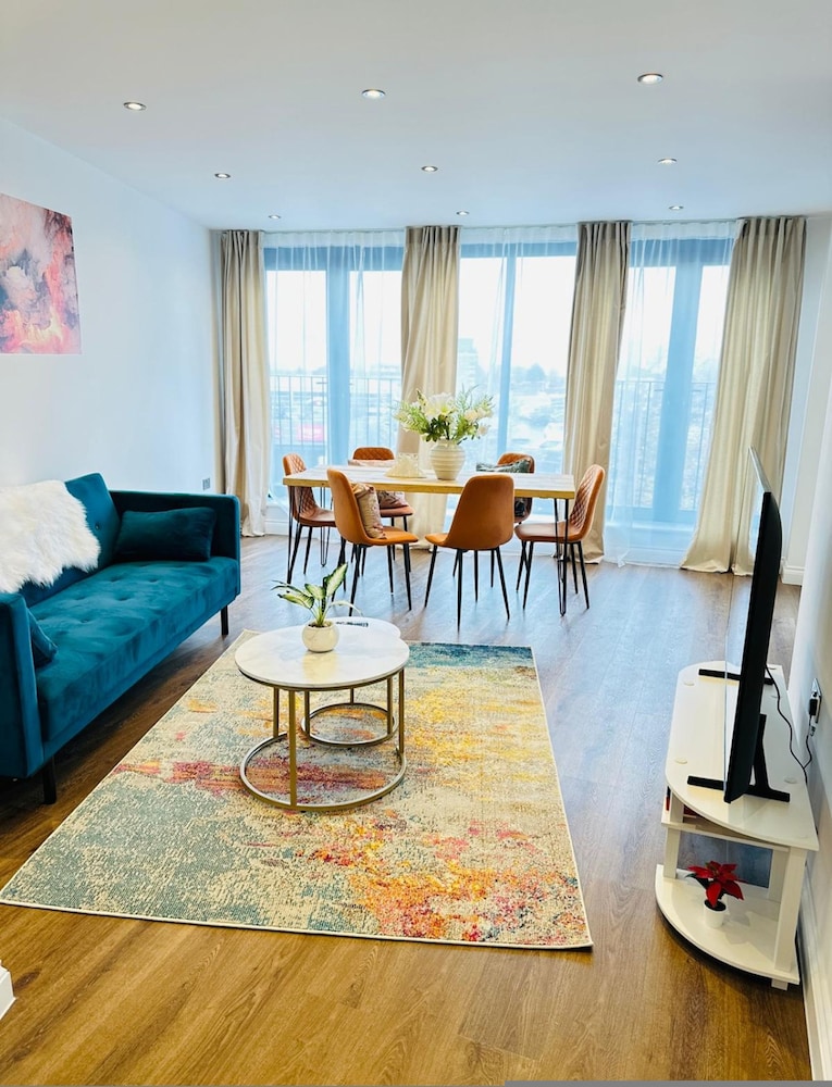 Gorgeous Serene Spacious Luxury Apartment 2 Bedrooms Sleeps 6