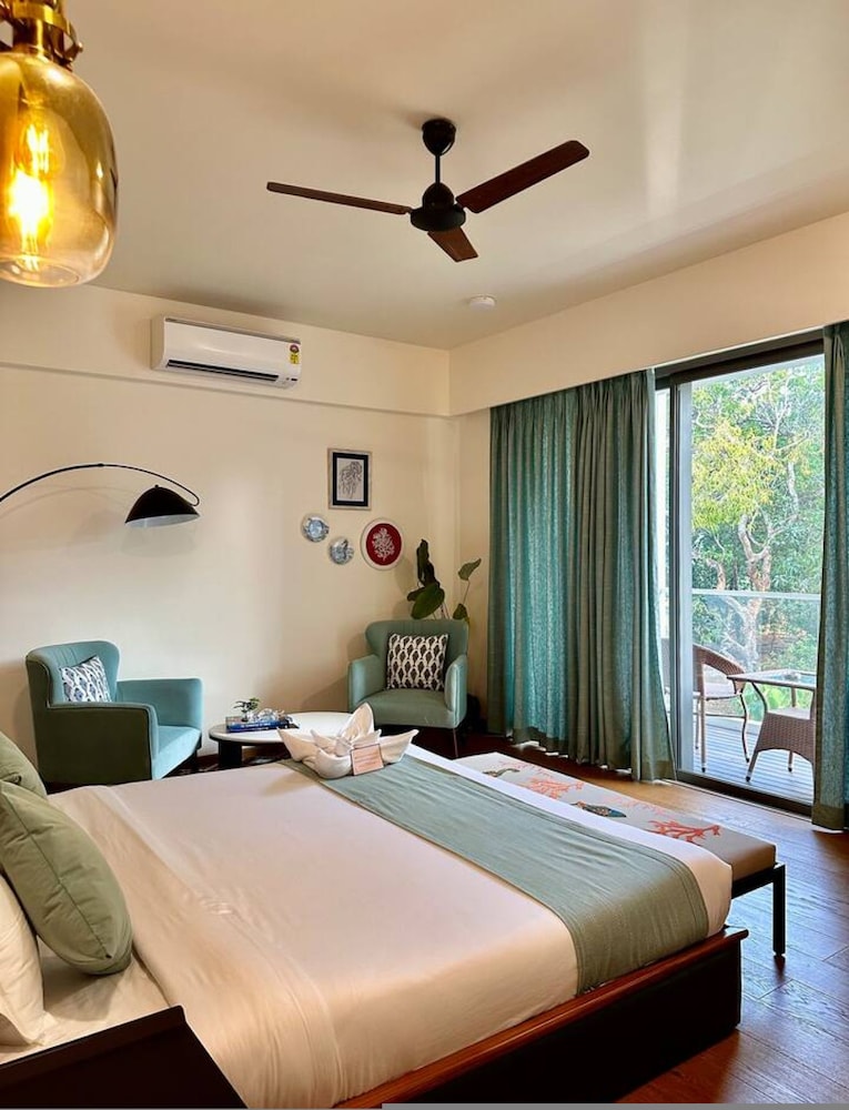 Luxe 3bhk Villa Kosha Pvt Pool - 2km to Beach
