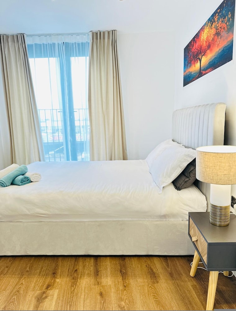 Gorgeous Serene Spacious Luxury Apartment 2 Bedrooms Sleeps 6