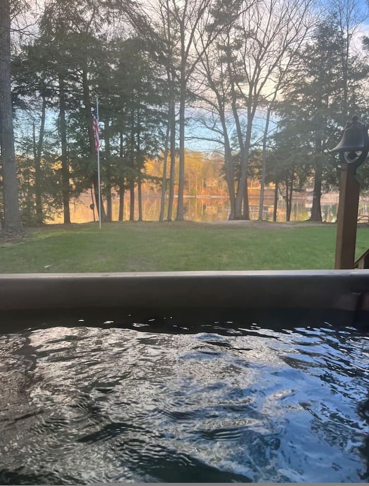Lakeside Getaway pet Friendly