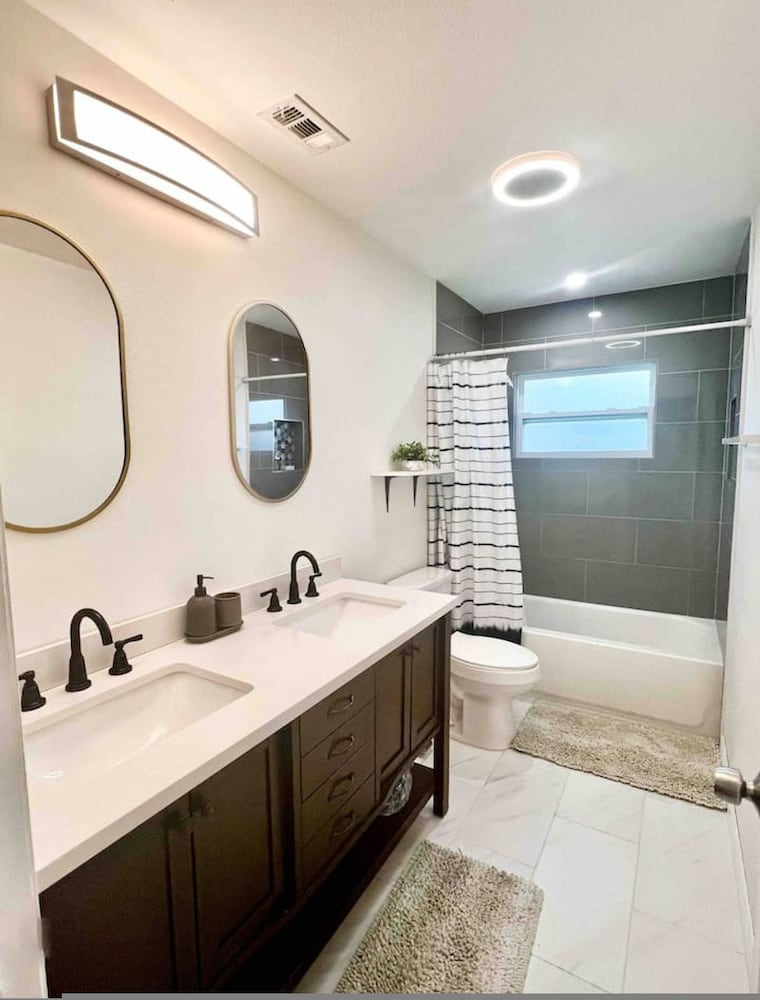 Quiet Spacious Home Close to Clearwater Beaches