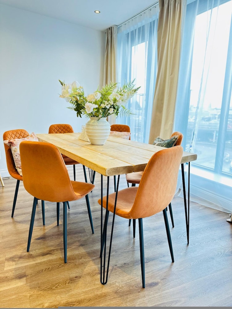 Gorgeous Serene Spacious Luxury Apartment 2 Bedrooms Sleeps 6