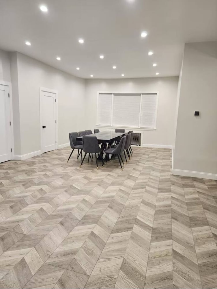 Budget-friendly Home Sleeps 16 Wifi Close to Minyan