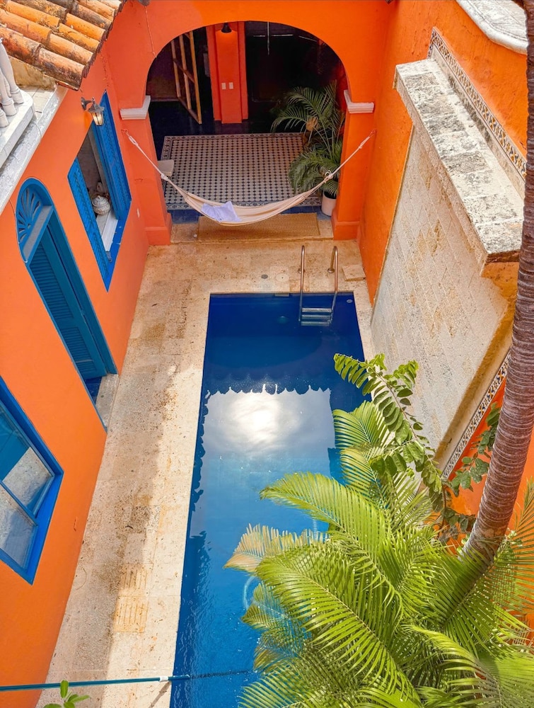 Nok Charming Colonial Villa Ctg