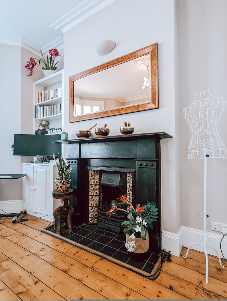The Clapham Apartment With Private Patio