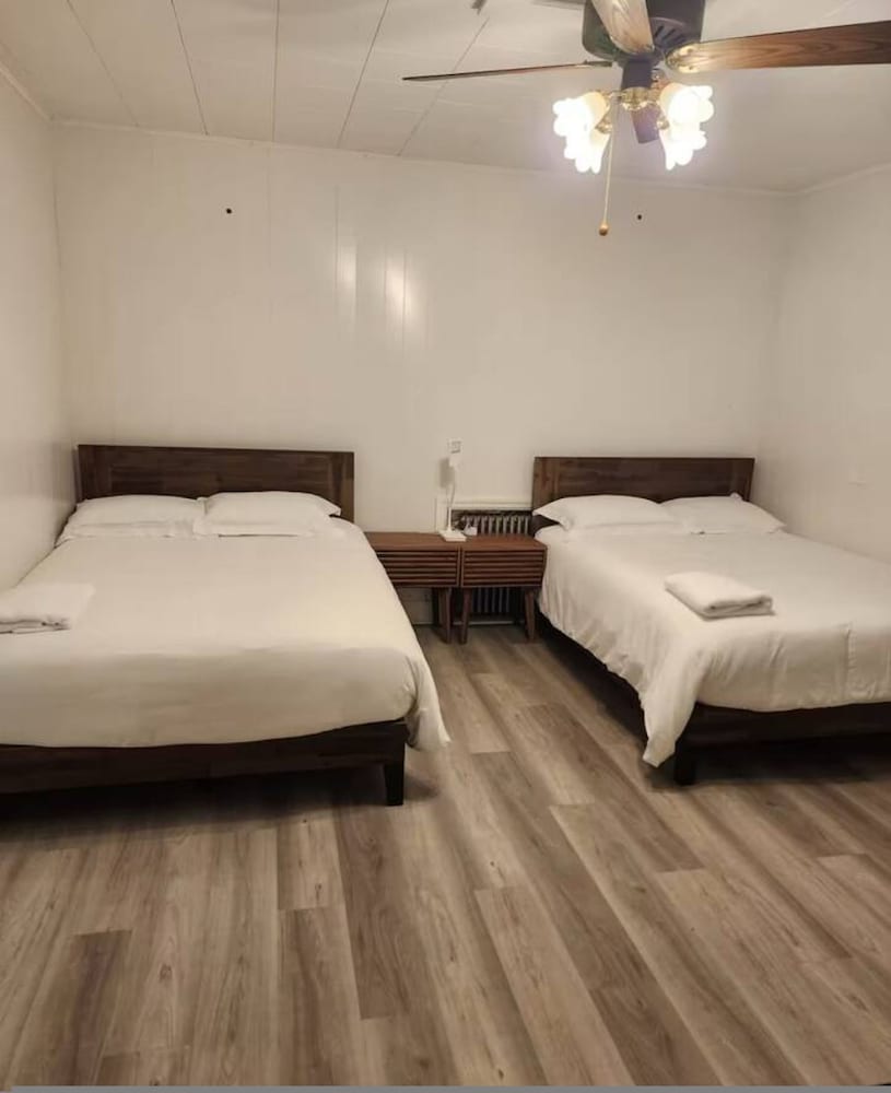 Budget-friendly Home Sleeps 16 Wifi Close to Minyan