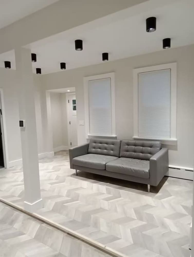 Budget-friendly Home Sleeps 16 Wifi Close to Minyan