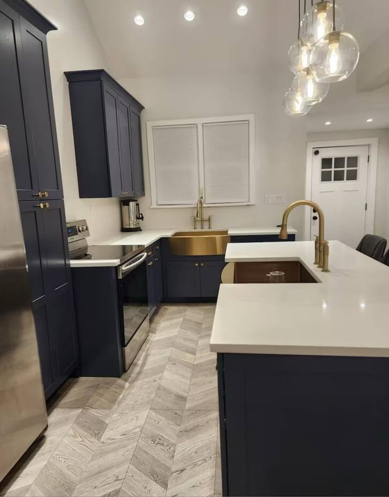 Budget-friendly Home Sleeps 16 Wifi Close to Minyan